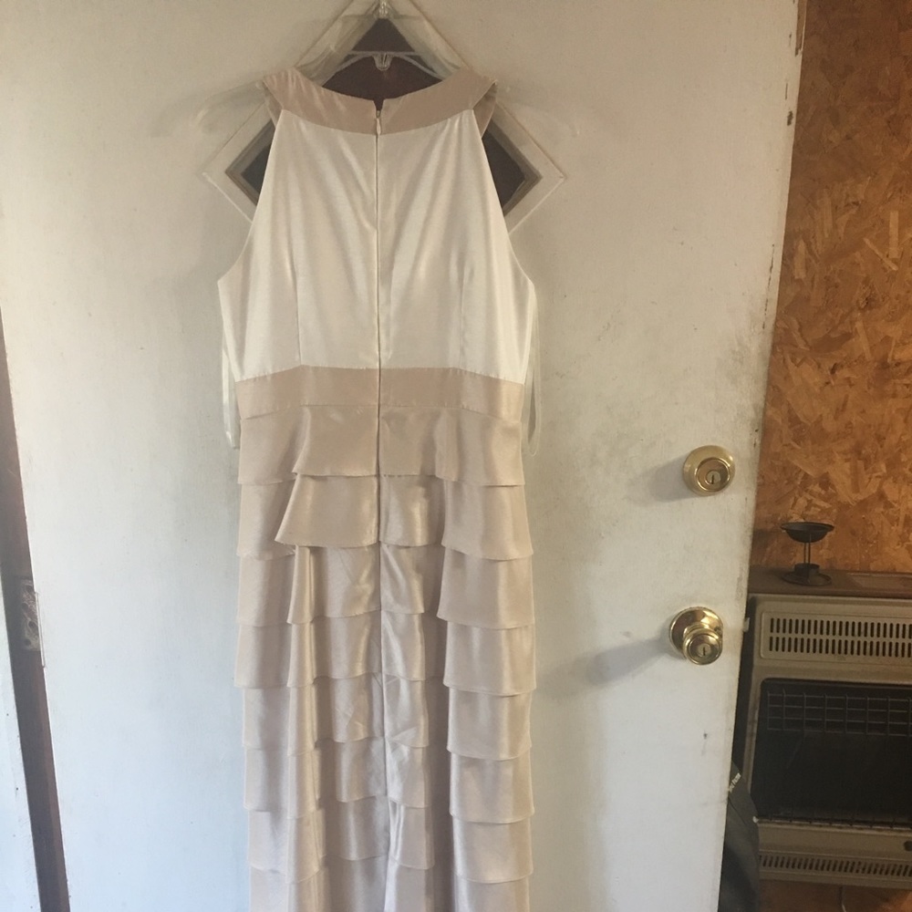 Dress - Picture 2 of 3
